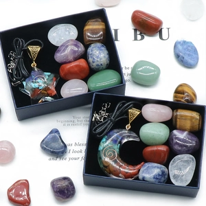 Chakra Heilkristall Geschenkset mit Mond und Stern Harzanhängern und polierten Edelsteinen