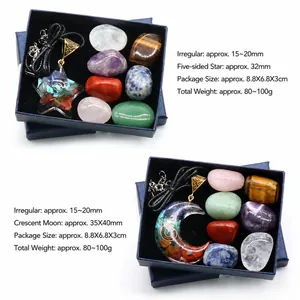 Chakra-Halskette mit Harzanhänger und sieben natürlichen Trommelsteinen in blauer Geschenkbox