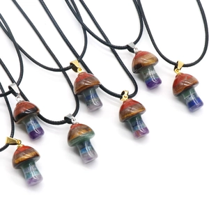 Lot de 7 colliers pendentifs champignons en pierre naturelle avec cristaux sept chakras