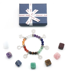 Coffret de guérison chakra avec bracelet en cristal et pierres naturelles polies