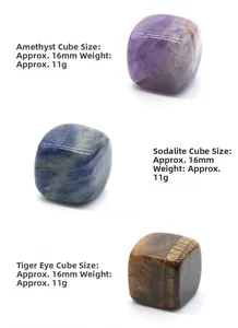 Vue détaillée des cubes de cristal de 16mm en Améthyste, Sodalite et Oeil de Tigre