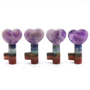 Lot de quatre pierres de soin chakra en cristal naturel en forme de clé de coeur décor