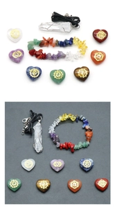 Detalle de 7 piedras de chakra corazón con símbolos, pulsera y colgante de cristal
