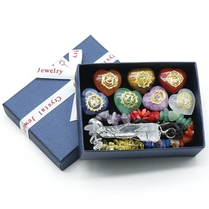 Set de regalo de 7 piedras de Chakra de corazón con colgante y piedras en caja azul