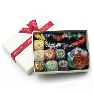 Chakra-Heilkristall-Geschenkset mit gravierten Steinen, Orgon-Anhänger und Schmuck