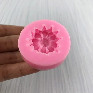 Stampo in silicone a forma di margherita per torte fondente con dettagli di petali