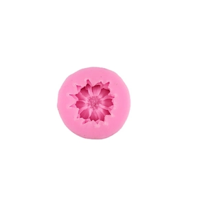 Stampo in silicone rosa a forma di margherita per fondente e sapone, dettagli finiti