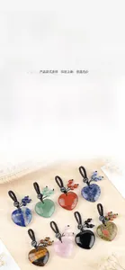 Vue détaillée de pendentifs cœur en pierre naturelle 30mm avec cordons tressés