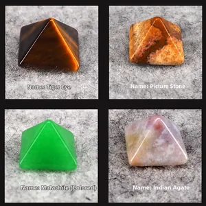 Makro-Detail von pyramidenförmigen Tigerauge-, Bilderjaspis-, Jade- und Achatsteinen