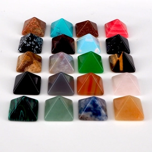 Naturstein Kristall Pyramide Ornamente Polierte Edelstein Pyramide Mini Kristallstein Für Energie Heilung Meditation Büro Deko
