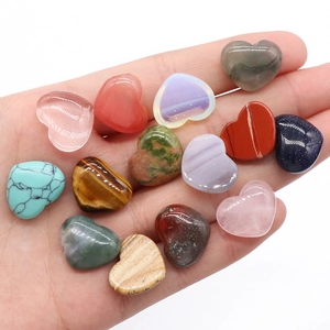 Pietre naturali a forma di cuore levigate per gioielli fai-da-te in vari colori vivaci