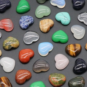 Assortimento di pietre preziose a cuore in cristallo naturale per montature fai da te