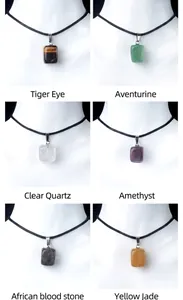 Colección de seis colgantes de piedra natural en collares de cordón negro