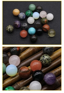 Gepolijste halfedelstenen bollen met diverse natuurlijke texturen en kleuren