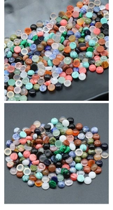 Vista macro di pietre cabochon tonde da 6mm assortite per la creazione di gioielli fai-da-te