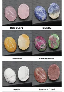 Polierte ovale Edelstein-Cabochons wie Rosenquarz, Blaupunkt-Jaspis und Erdbeerquarz-Steine