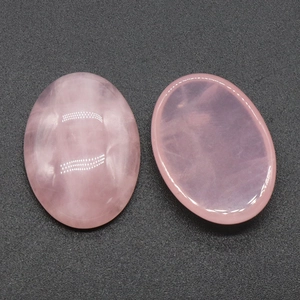 Twee ovale roze natuurlijke kristallen cabochons voor DIY-sieraden en accessoires