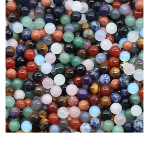 Détail de perles de pierres précieuses polies de 10 mm pour la création de bijoux DIY