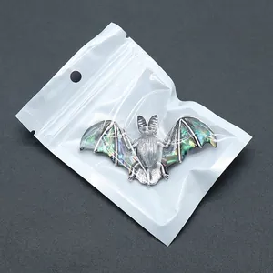 Broche collier en forme de chauve-souris avec incrustations d'abalone et alliage argenté
