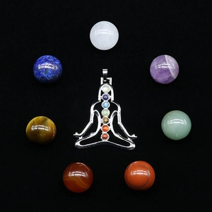 Set de curación chakra con colgante de meditación de plata y siete esferas de piedras naturales