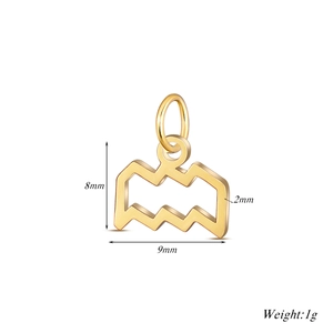 Détail du pendentif zodiaque Verseau doré avec dimensions de 9mm de large et 8mm de haut