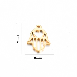 Detailopname van 12mm gouden Hamsa bedeltje met uitgesneden hart voor DIY-sieraden maken