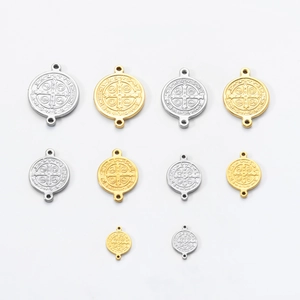 Detail van Sint-Benedictus medailles met dubbele gaten in goud en zilver staal