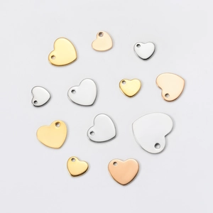 Polierte Herzanhänger aus Edelstahl in Gold, Silber und Roségold für DIY Schmuckbau