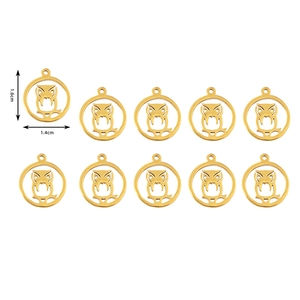 Detailansicht von 10 goldenen Eulen-Anhängern, 1,6cm x 1,4cm, für DIY-Schmuckherstellung