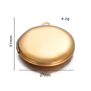 Detailed view of 31mm round gold-plated locket with hinge and mirror-polished finish