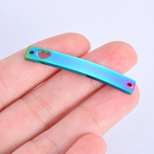 Regenbogen Edelstahl Anhänger mit Herz-Ausschnitt und Doppelloch für DIY-Schmuckherstellung