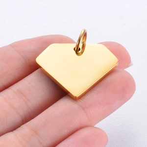 Placa para mascotas de acero dorado en forma de diamante con superficie para grabar