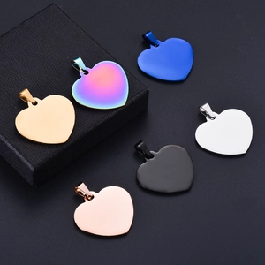 Set van 6 roestvrijstalen hartvormige hangers in goud, zilver, blauw, zwart en regenboog