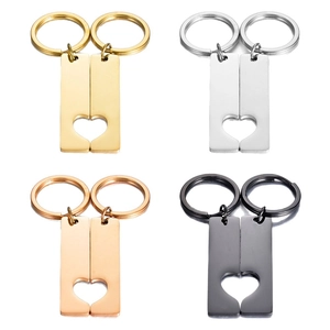 Ensemble porte-clés couple en acier poli avec cœur évidé en 4 finitions métalliques