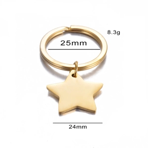 Vue macro du pendentif étoile dorée de 24mm avec anneau de 25mm et poids de 8,3g