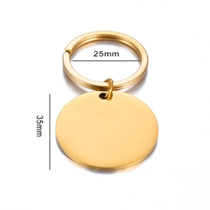 Detailed view of a 35mm golden polished stainless steel round tag with 25mm key ring