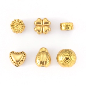 18K Vergoldet Edelstahl Zwischenperlen Herz Kleeblatt Marienkäfer Blumen Metall Lose Perlen Für DIY Schmuckherstellung Armband