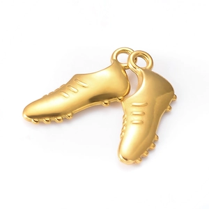 Par de colgantes de botas de fútbol en acero inoxidable chapado en oro 18k con detalles
