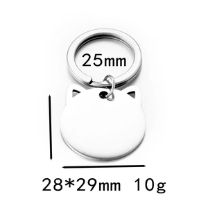 Detailed view of cat-shaped stainless steel keychain with dimensions 28x29mm and 10g weight