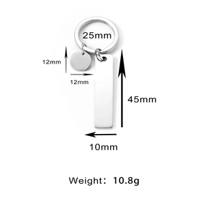 Porte-clés rectangulaire en acier poli avec dimensions et poids détaillés sur fond blanc