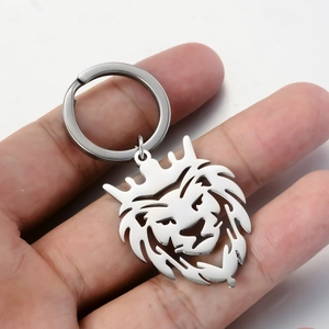 Poliertes Löwenkopf-Anhänger-Schlüsselanhänger für Herren mit ausgehöhltem Metalldesign