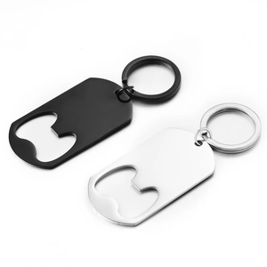 Porte-clés décapsuleur en acier inoxydable en finitions noir mat et argent poli