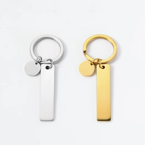 Porte-clés en acier inoxydable poli avec pendentifs rectangulaires en or et en argent