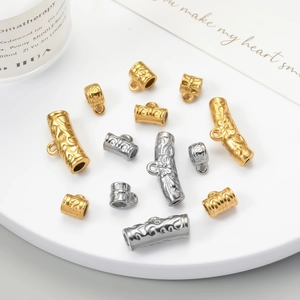 Cuentas cilíndricas de acero inox con grabado floral y bucle lateral oro y plata