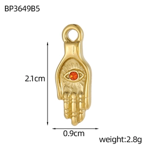 Detail der vergoldeten Hamsa-Hand-Anhänger aus Edelstahl mit Maßen und Gewicht