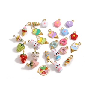 Πολύχρωμα τρισδιάστατα μενταγιόν κουνέλι και φράουλα για δημιουργία κοσμημάτων DIY