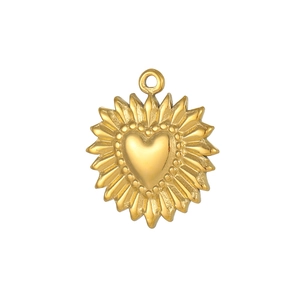 Détail du pendentif cœur en acier inoxydable doré avec un motif rayonnant de soleil