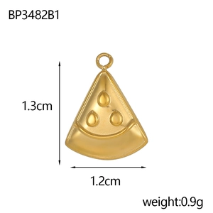 Vue détaillée du pendentif pizza en acier doré avec dimensions et poids du produit
