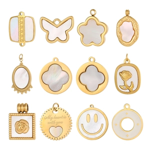 Set mit 12 Vintage Edelstahl-Anhängern mit weißer Perlmutt-Einlage in Goldoptik