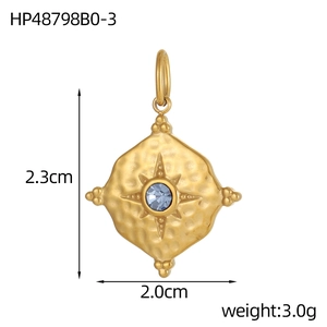 Detail of vintage gold starburst pendant with dimensions 2.3cm x 2.0cm and weight 3.0g